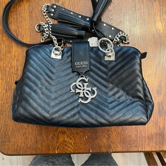 NWT Guess Violet Chevron Quilted Shoulder/Satchel Black Bag w/ Tassel and Chain - Picture 2 of 15